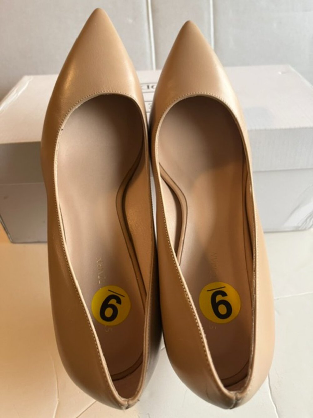 Stuart Weitzman pointed-toe stiletto pumps. - Picture 2 of 6
